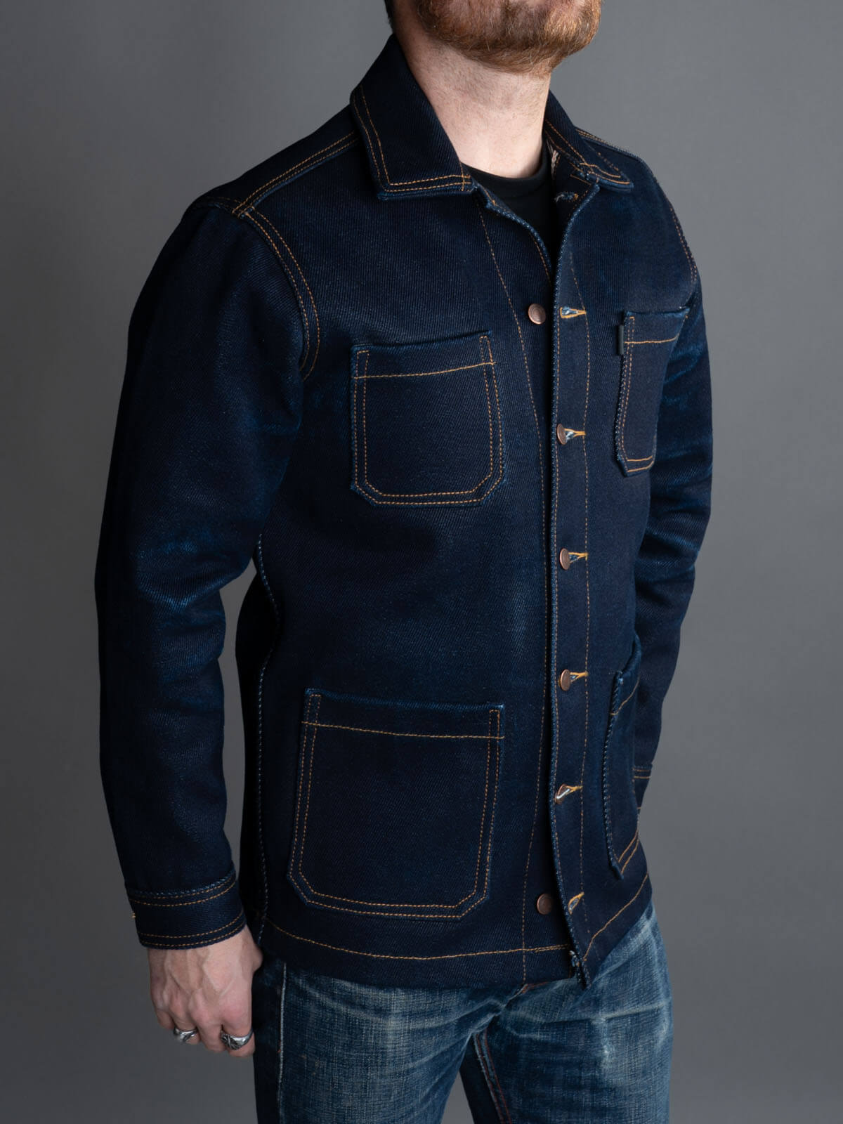 Chore style offers a workwear inspired jacket that is not only stylish but also offers a 4-pocket storage. It has two lower front pockets that are perfectly in line with the two chest pockets.