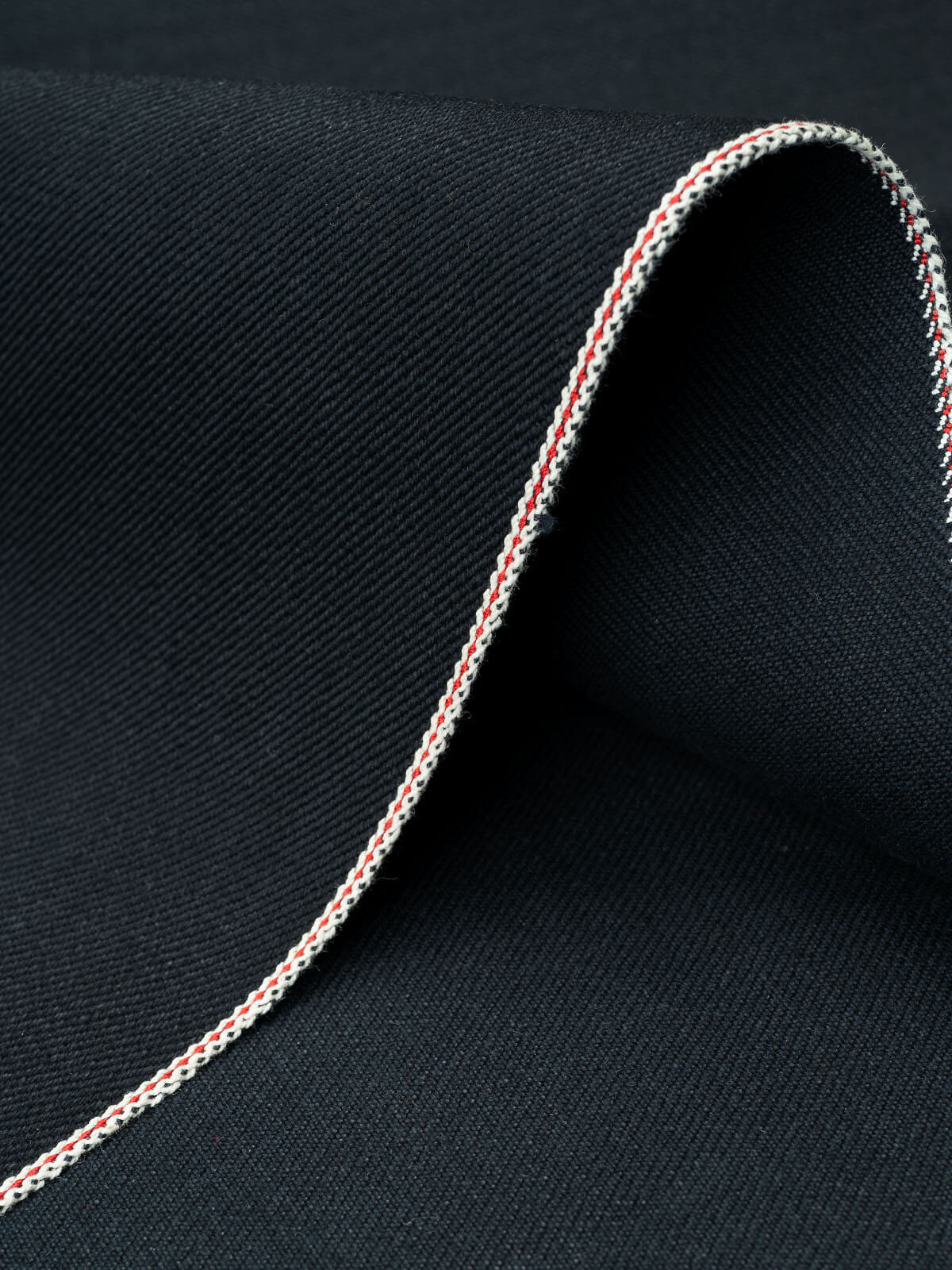 Ghost Double Black - 20oz